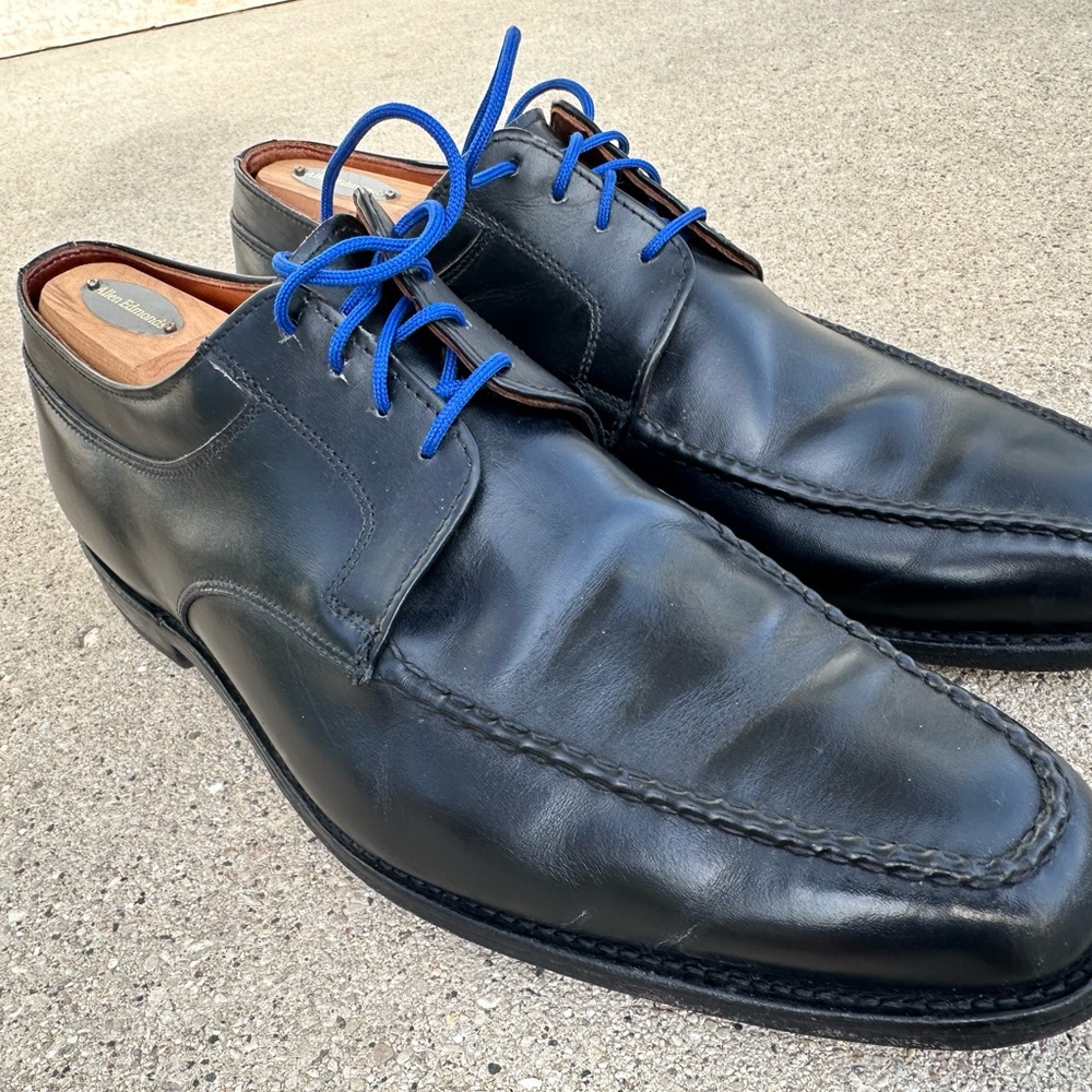 Allen Edmonds, Charleston Oxford. Size 10 triple E in very good use condition!